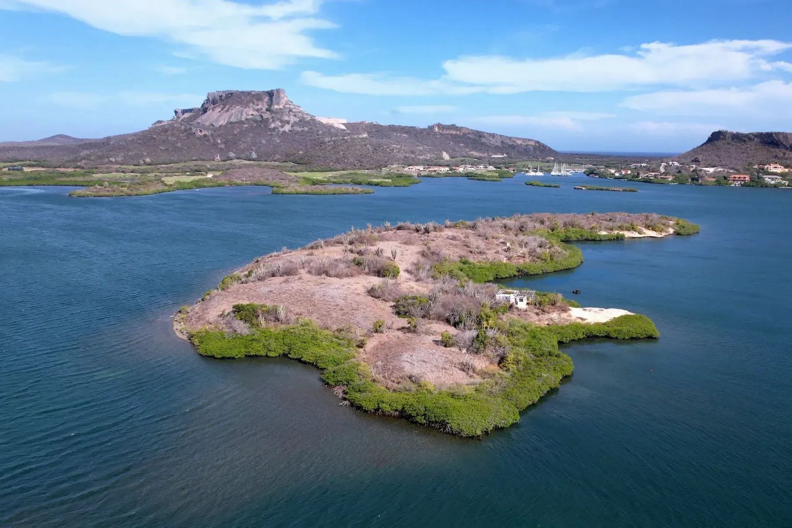 Island 'Isla Di Yerba', Jan Sofat foto-7