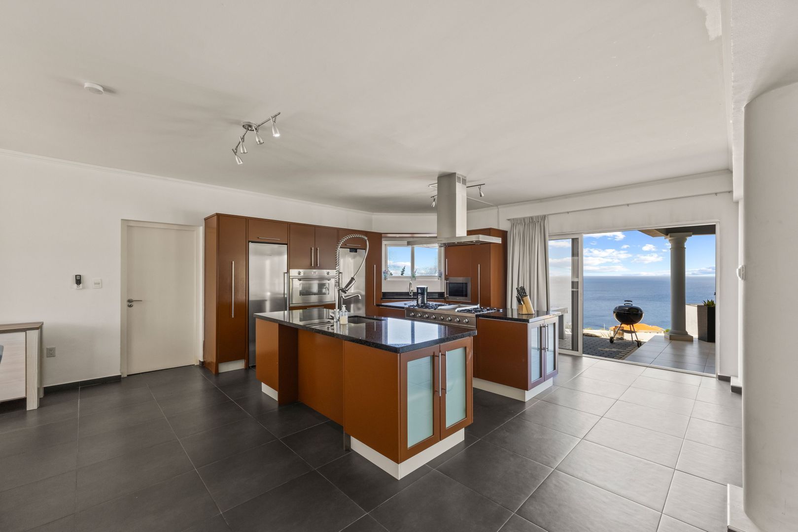 Cas Abou 75, Cas Abou foto-10