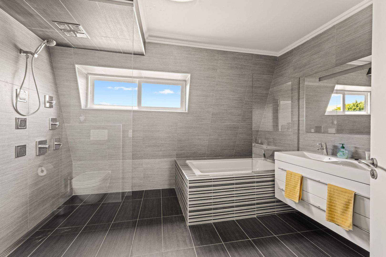 Cas Abou 75, Cas Abou foto-25