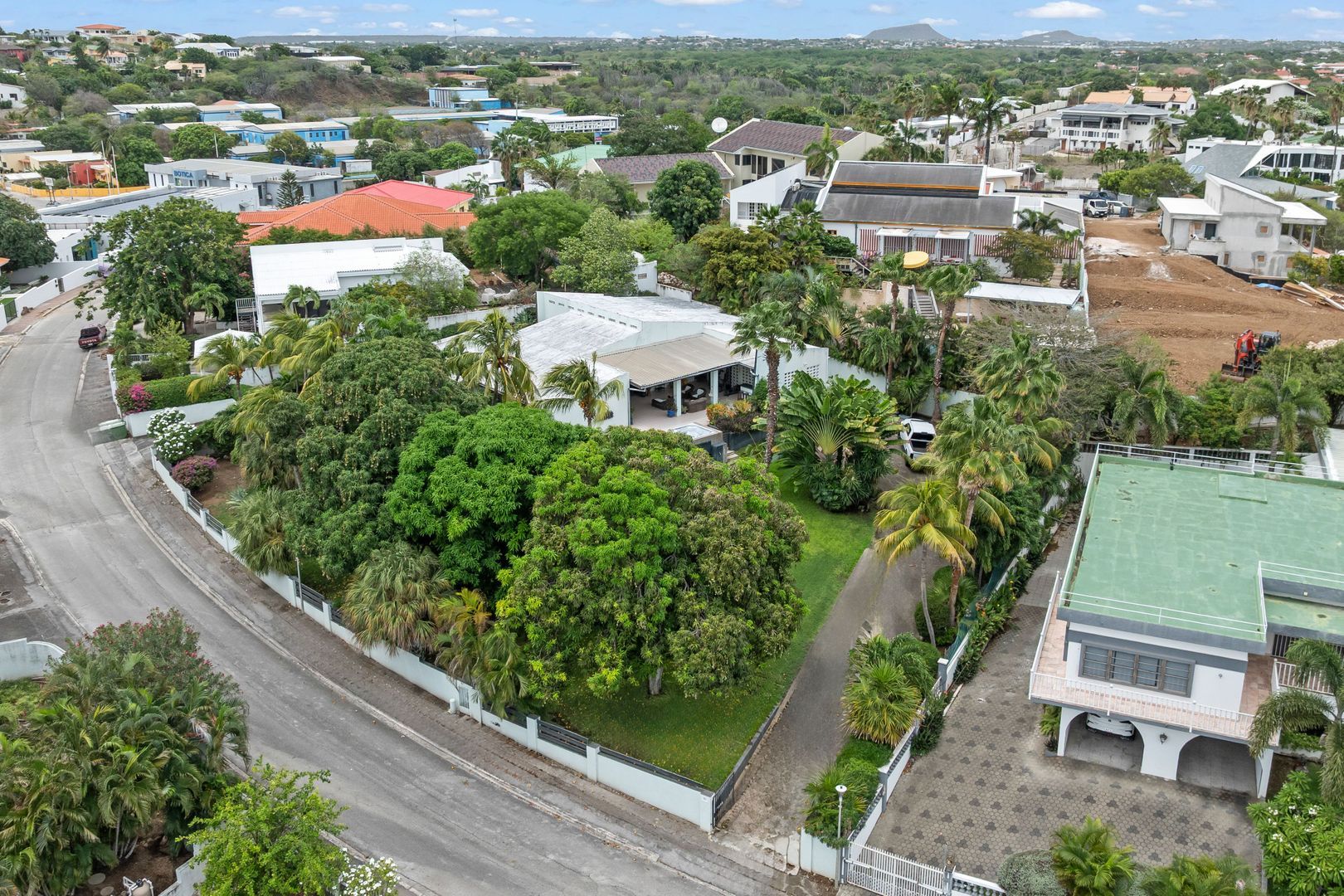 Kaya Rooi Catootje, Rooi Catootje foto-1