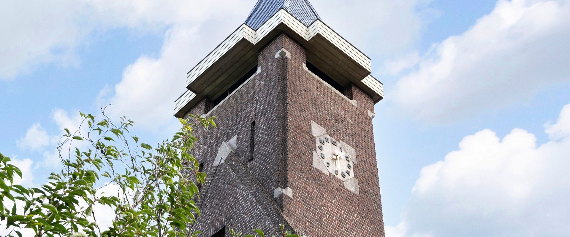 MAN-MAN: KERK OTERLEEK TE KOOP