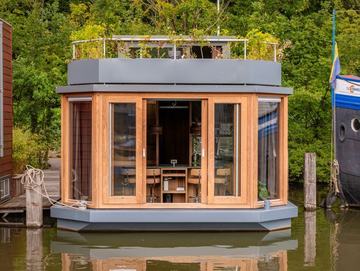 WOONBOOT KOPEN? WAT NIEMAND JE VERTELT OVER WONEN OP HET WATER