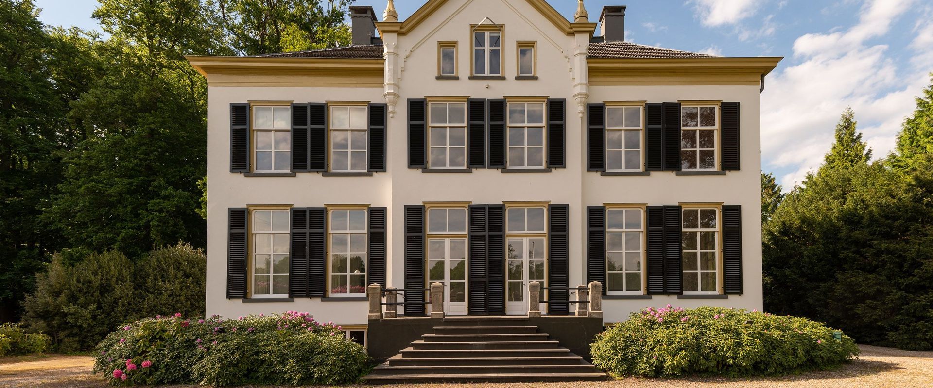 LEREN KIJKEN NAAR ARCHITECTUUR #5: WAAROM GEVELS SYMMETRISCH ZIJN, OF JUIST NIET