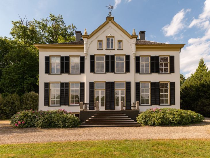 LEREN KIJKEN NAAR ARCHITECTUUR #5: WAAROM GEVELS SYMMETRISCH ZIJN, OF JUIST NIET