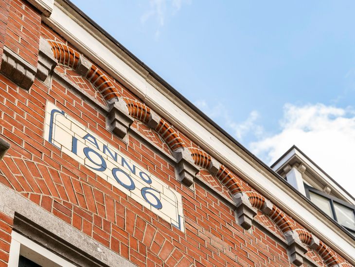 LEREN KIJKEN NAAR ARCHITECTUUR #7: HOE LEES JE EEN GEVELSTEEN?