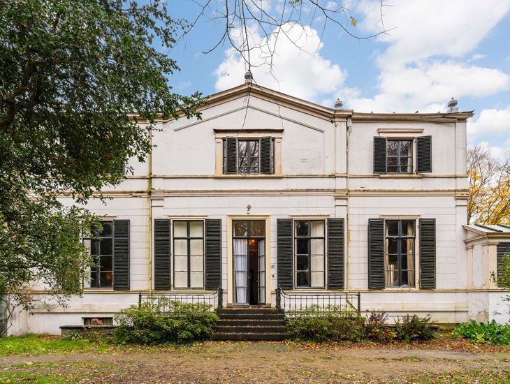 LEREN KIJKEN NAAR ARCHITECTUUR #9: DE GESCHIEDENIS VAN DE STOEP