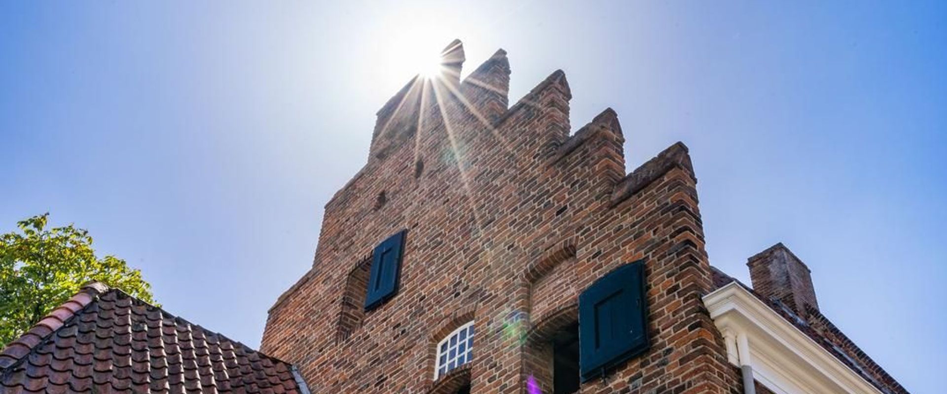 LEREN KIJKEN NAAR ARCHITECTUUR #16: HOE LEES JE EEN METSELVERBAND? DE VERBORGEN LOGICA VAN EEN BAKSTENEN GEVEL