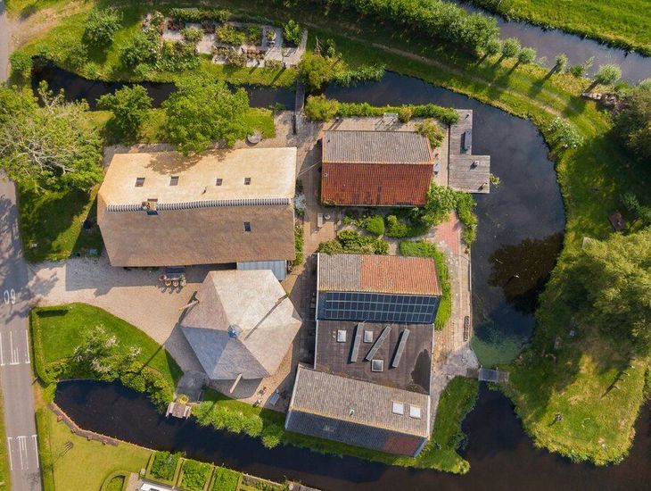 LEREN KIJKEN NAAR ARCHITECTUUR #19: HOE HERKEN JE HISTORISCHE DAKBEDEKKING? VAN RIET TOT ZINKEN ROEVENDAK