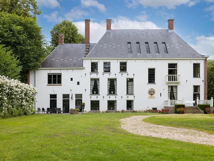 LEREN KIJKEN NAAR ARCHITECTUUR #20: WAAROM OUDE HUIZEN ZOVEEL SCHOORSTENEN HEBBEN