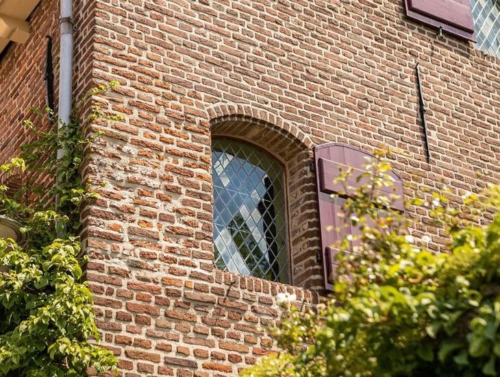 LEREN KIJKEN NAAR ARCHITECTUUR #25: METSELWERK HERKENNEN. HOE BAKSTEEN, MORTEL EN VOEGWERK DE GESCHIEDENIS VAN EEN GEBOUW VERTELLEN
