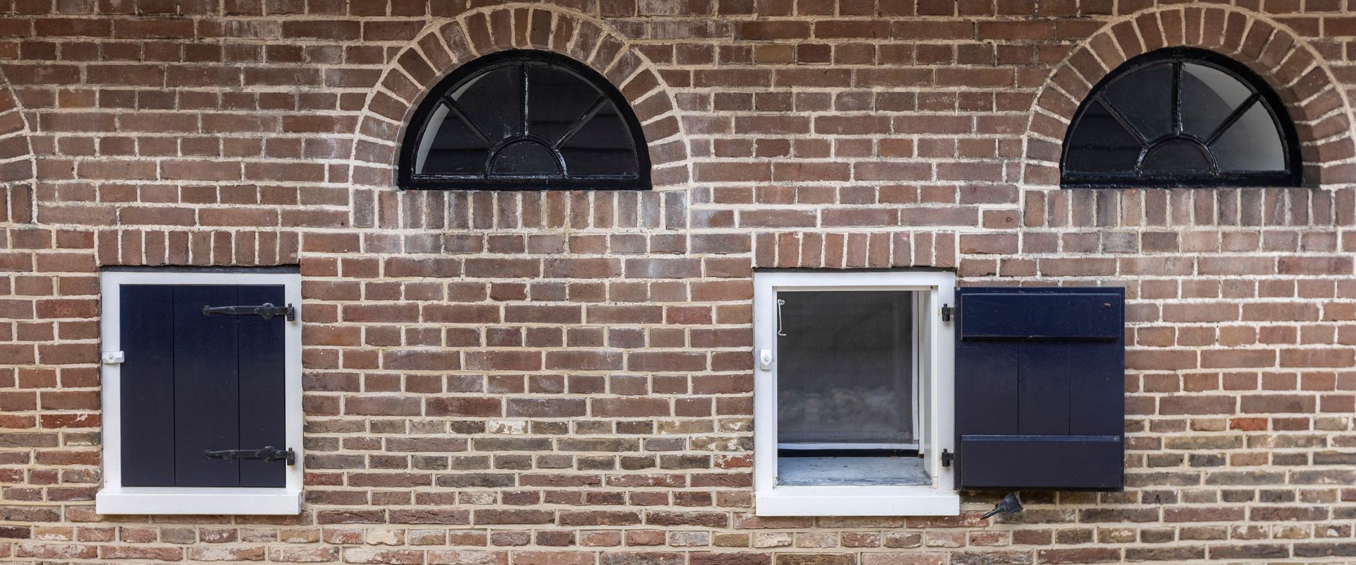 LEREN KIJKEN NAAR ARCHITECTUUR #26: VOEGWERK HERKENNEN. WAAROM EEN VOEG SOMS BELANGRIJKER IS DAN DE BAKSTEEN