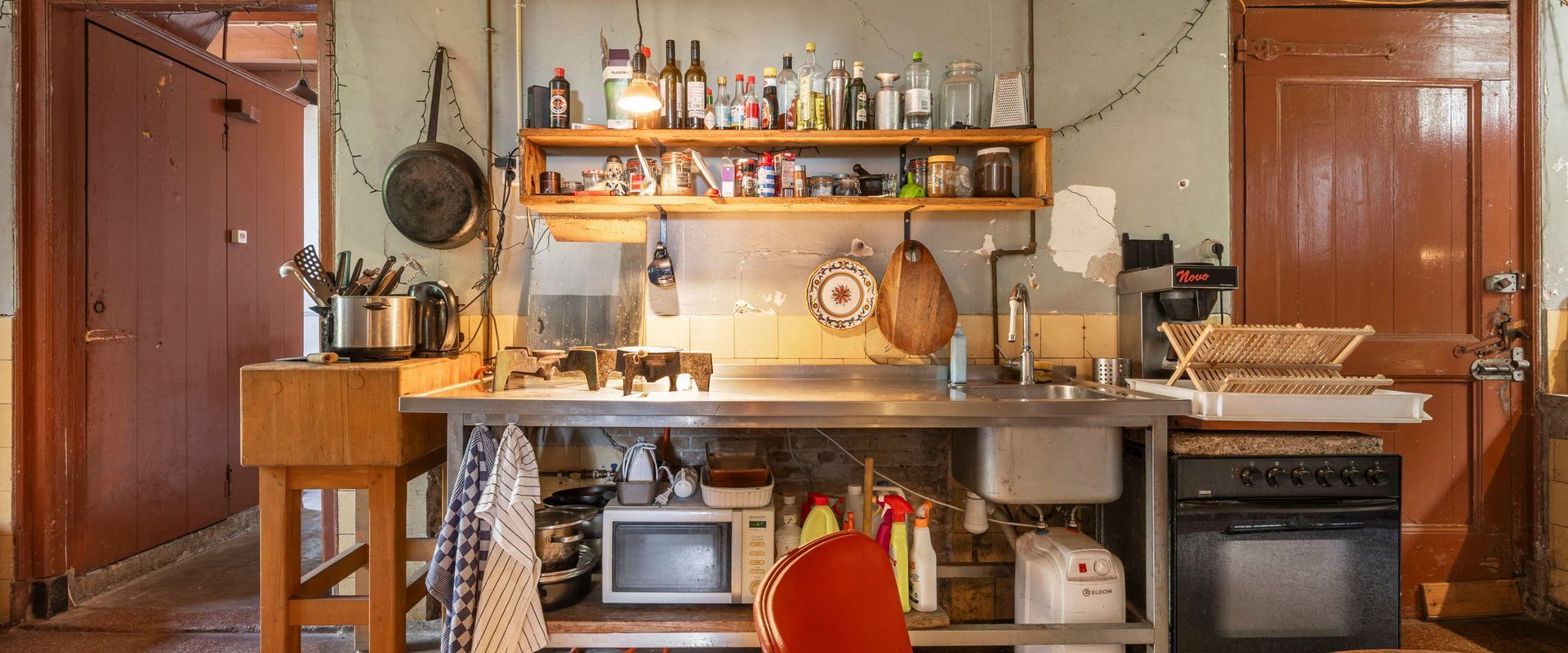 LEREN KIJKEN NAAR ARCHITECTUUR #37: KOKEN DOOR DE EEUWEN HEEN. VAN OPEN VUUR TOT LEEFKEUKEN