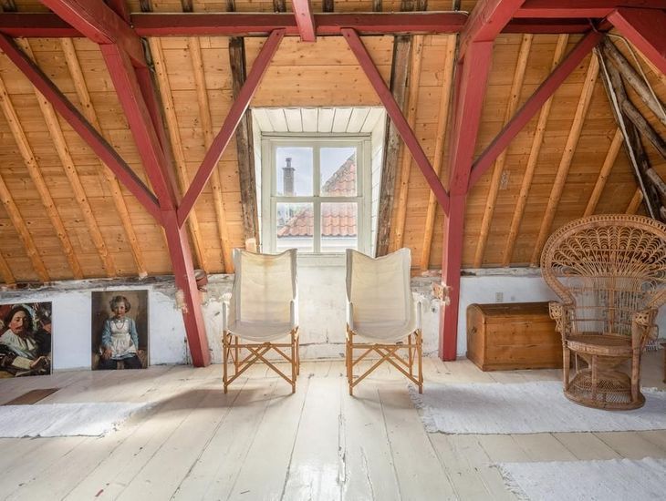 LEREN KIJKEN NAAR ARCHITECTUUR #43:  DE VLOER. WAT SLIJTAGE EN MATERIALEN OVER EEN HUIS VERTELLEN.