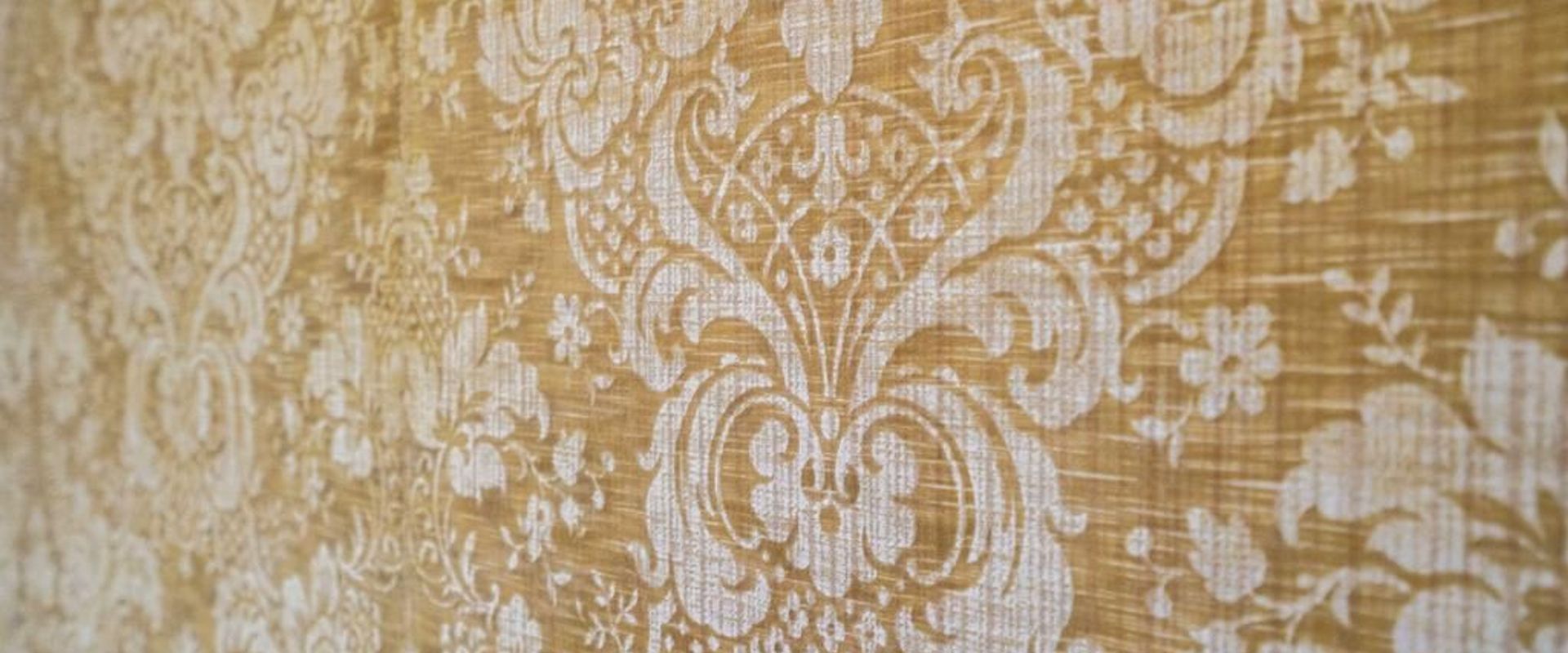LEREN KIJKEN NAAR ARCHITECTUUR #52: BEHANG EN BEHANGSELS. DE KLEDING VAN HET HUIS