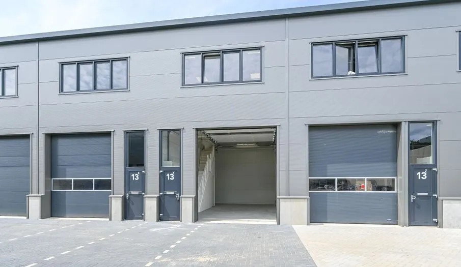 Bedrijfsruimte in Uithoorn verhuurd aan Van Cleef Opleidingen