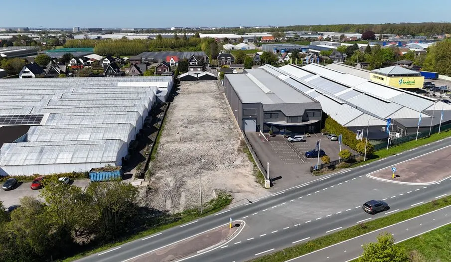 Ontwikkelkavel van 3.900 m² verkocht in Aalsmeer