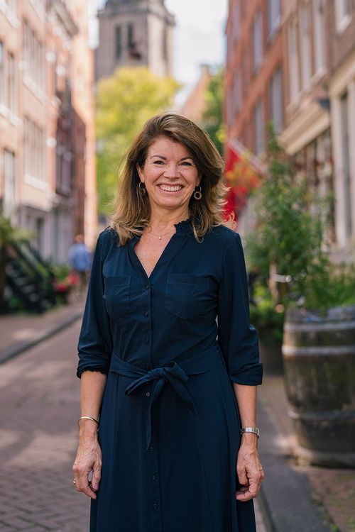 Renate Holdinga