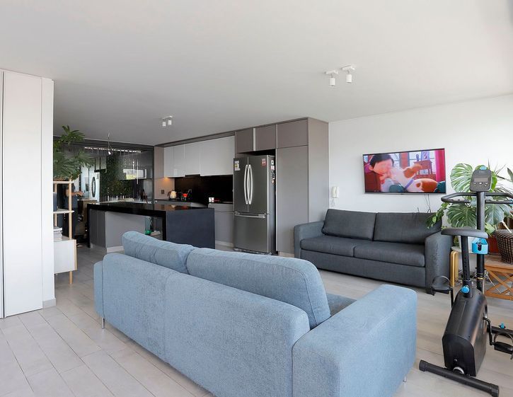 Echeñique, Santiago