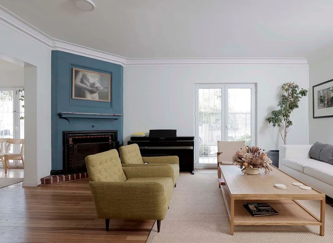 Los Capitanes, Santiago