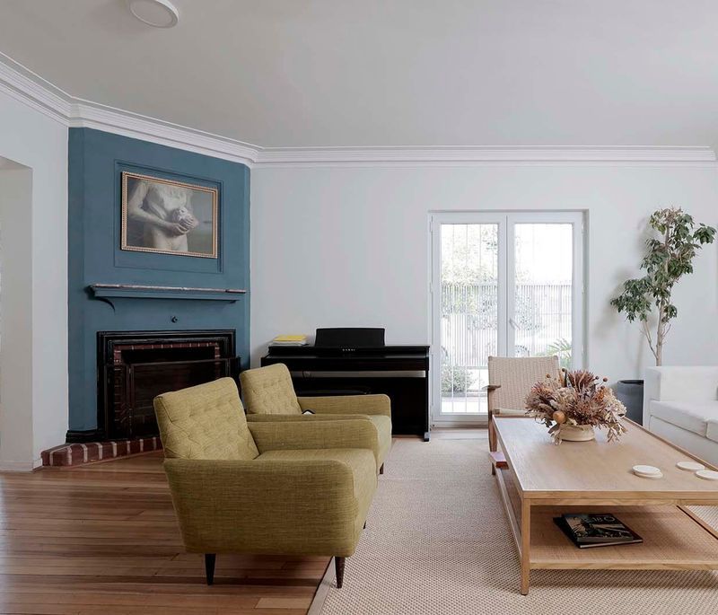 Los Capitanes, Santiago