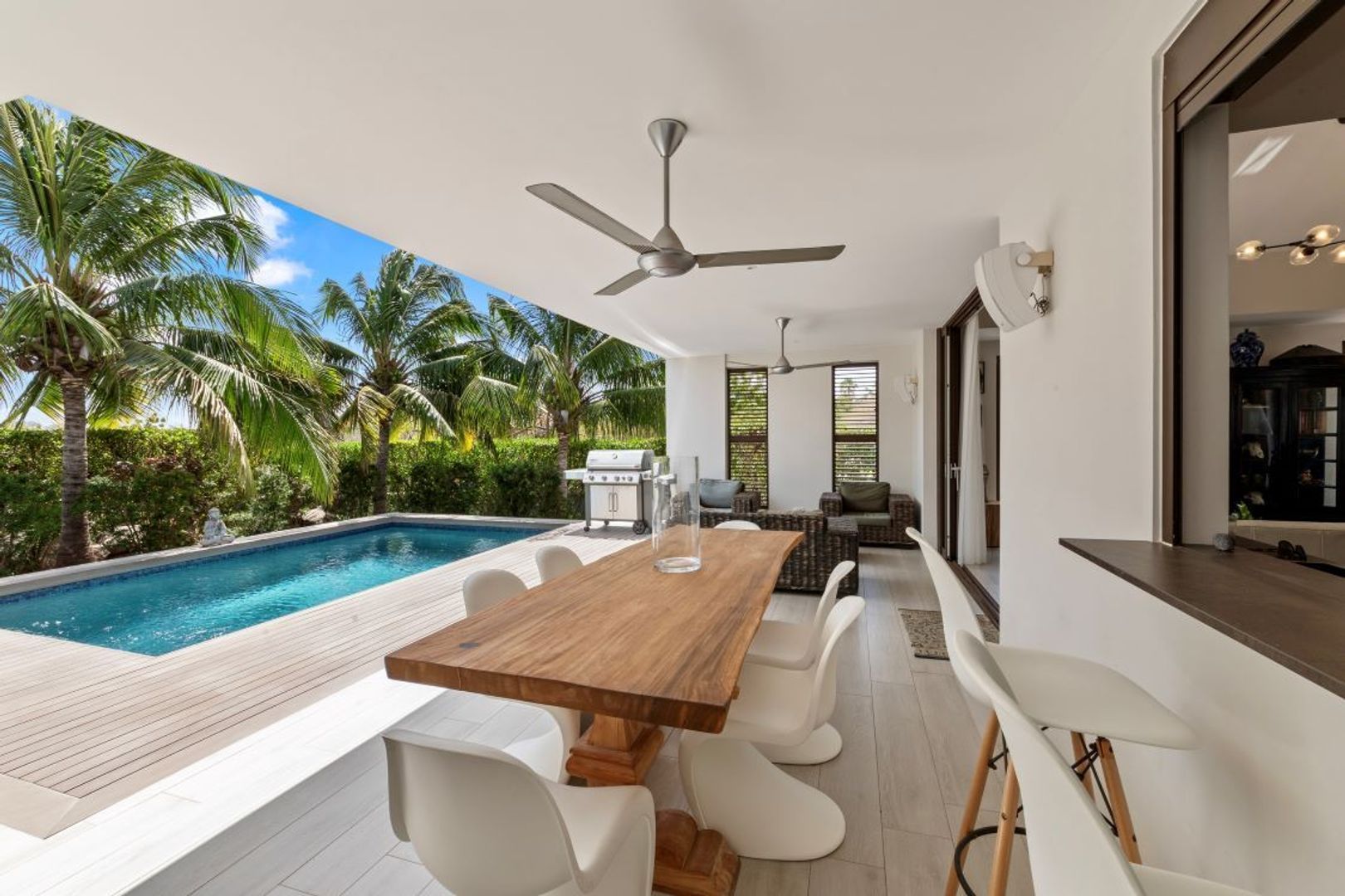 Jan Sofat LXRY Living A1, Jan Sofat foto-2