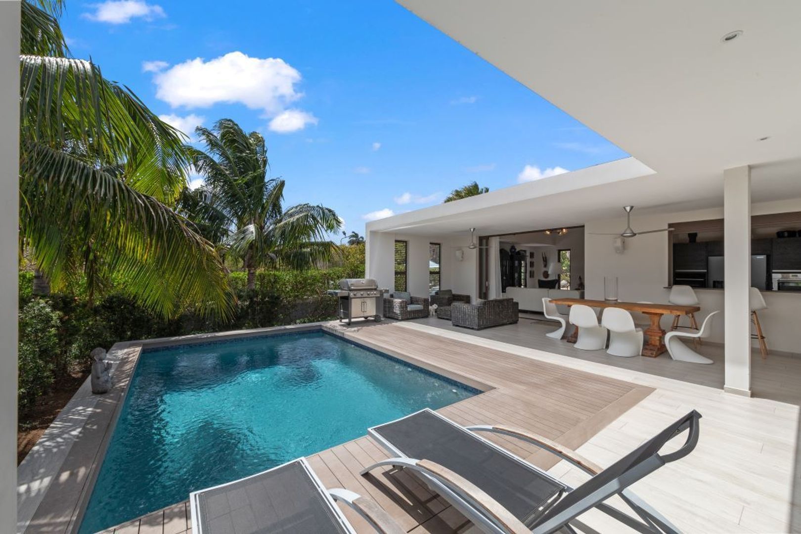 Jan Sofat LXRY Living A1, Jan Sofat foto-1