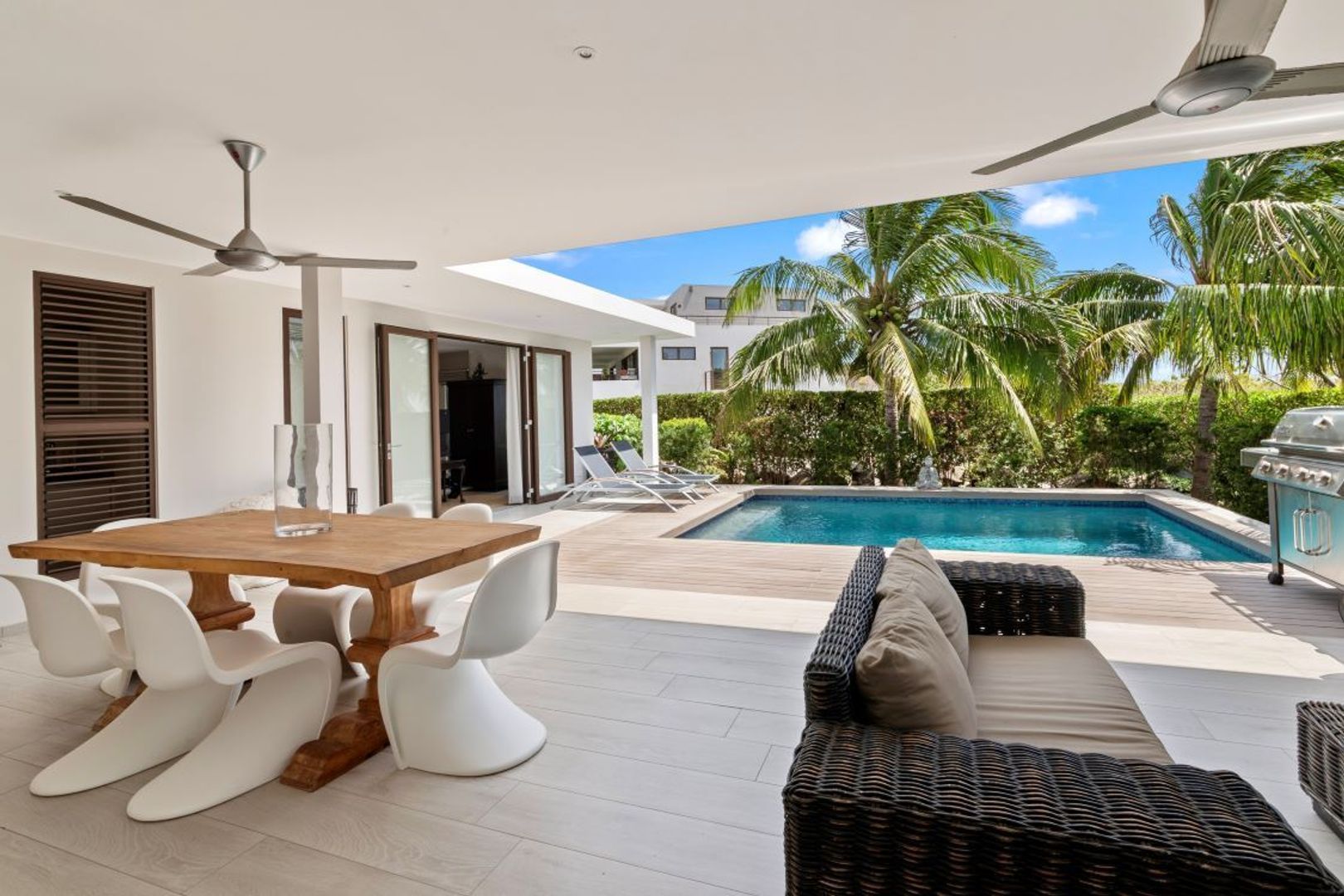 Jan Sofat LXRY Living A1, Jan Sofat foto-3