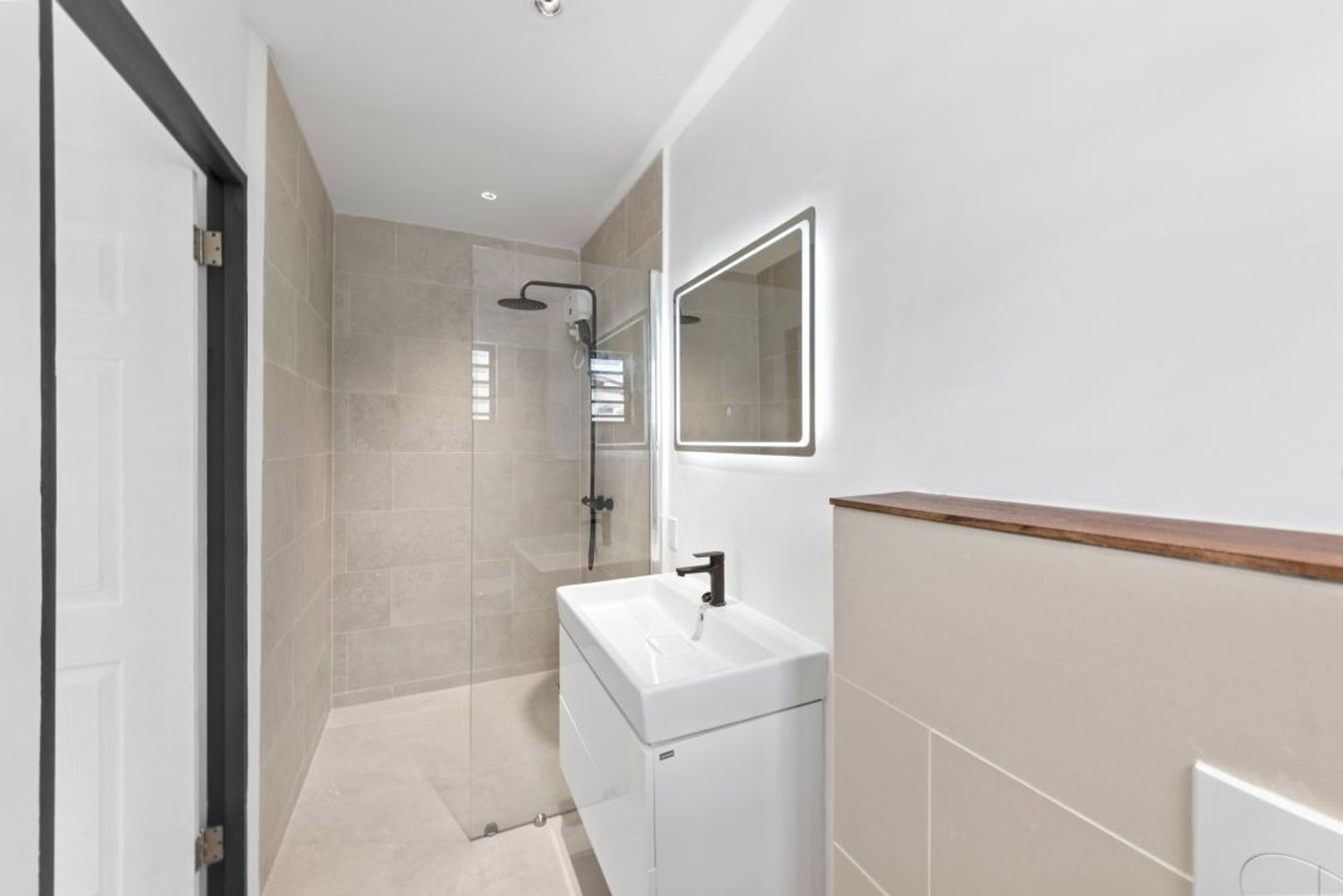 Kaya Tiriyo 14, Matancia foto-27