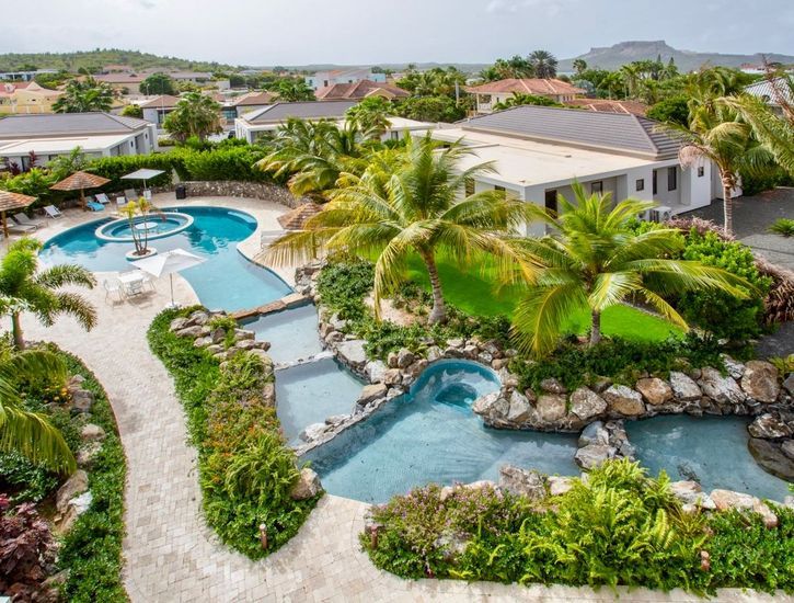 Jan Sofat LXRY Resort, Spaanse Water