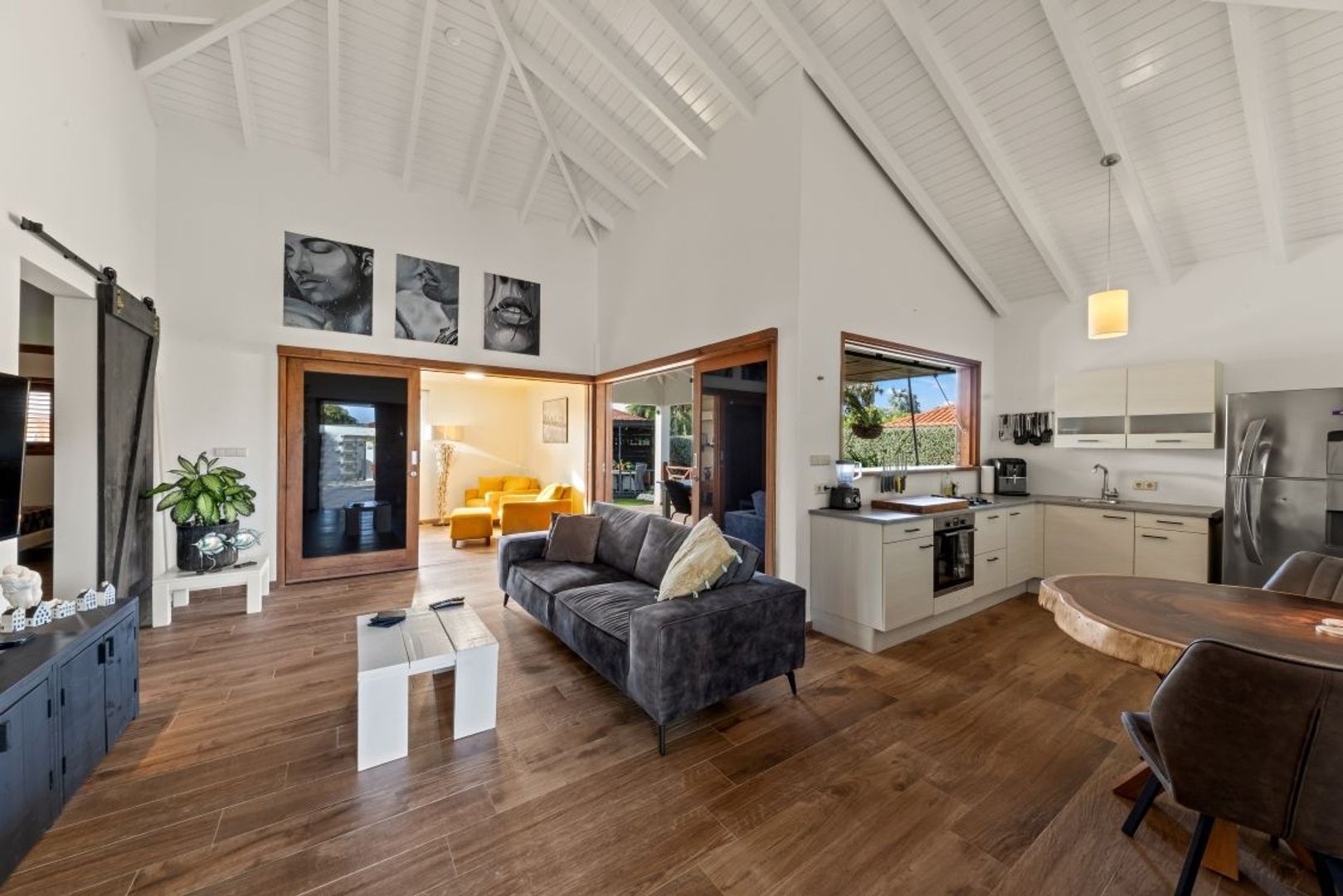 Kaya Kratos, Villapark Flamboyan foto-5