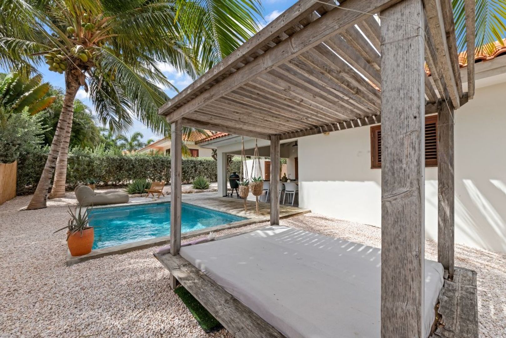 Kaya Kratos 10, Kwartje, Banda Ariba foto-7