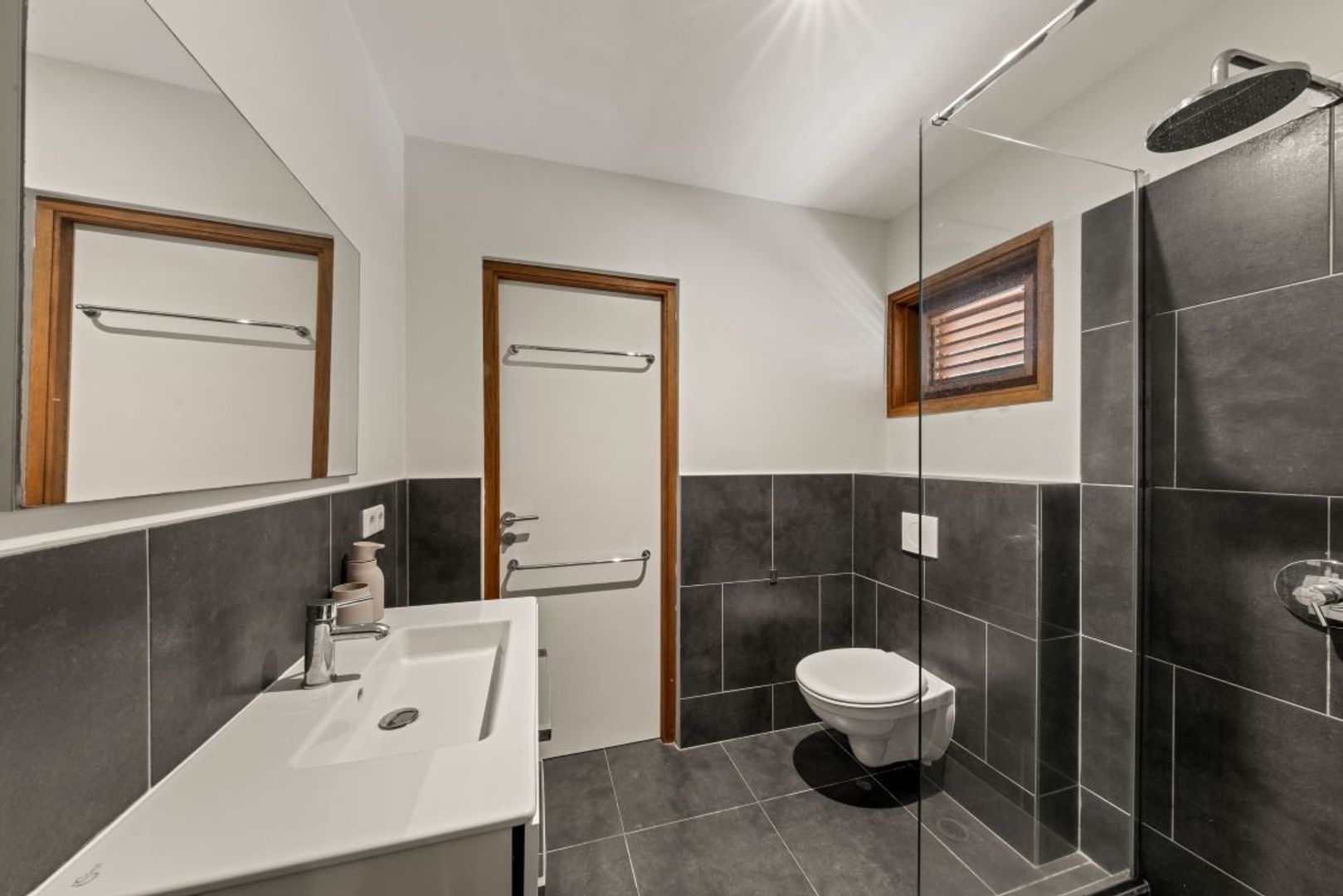 Kaya Kratos 10, Kwartje, Banda Ariba foto-25