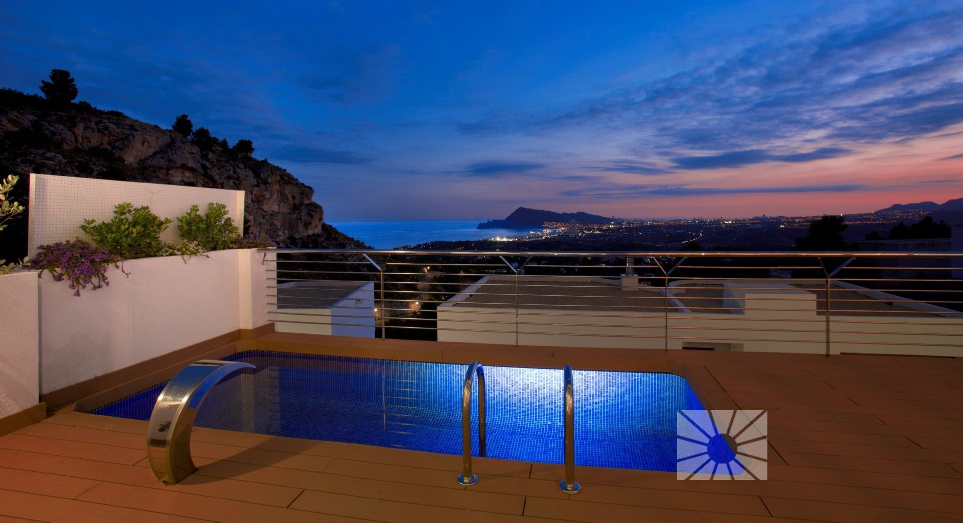 Villa Blanc with large interior spaces, and panoramic views of the Mediterranean sea, Altea foto-1