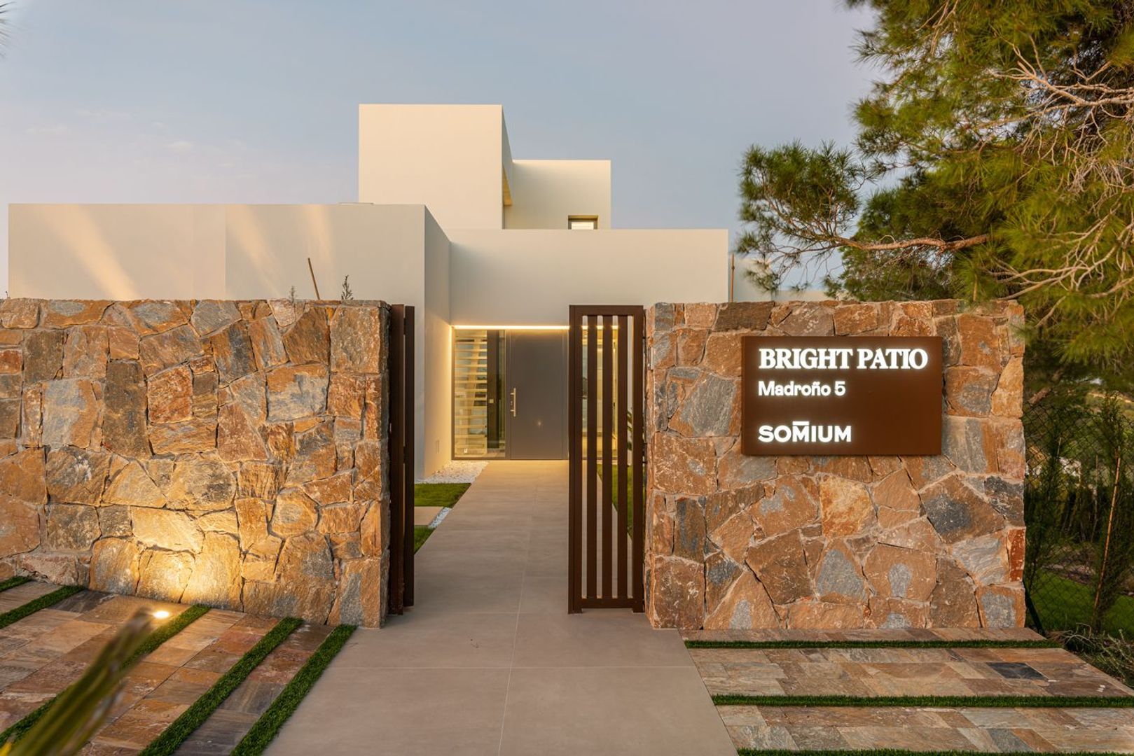 Impressive Villa Bright Patio for sale in Las Colinas Golf Resort, Orihuela foto-0