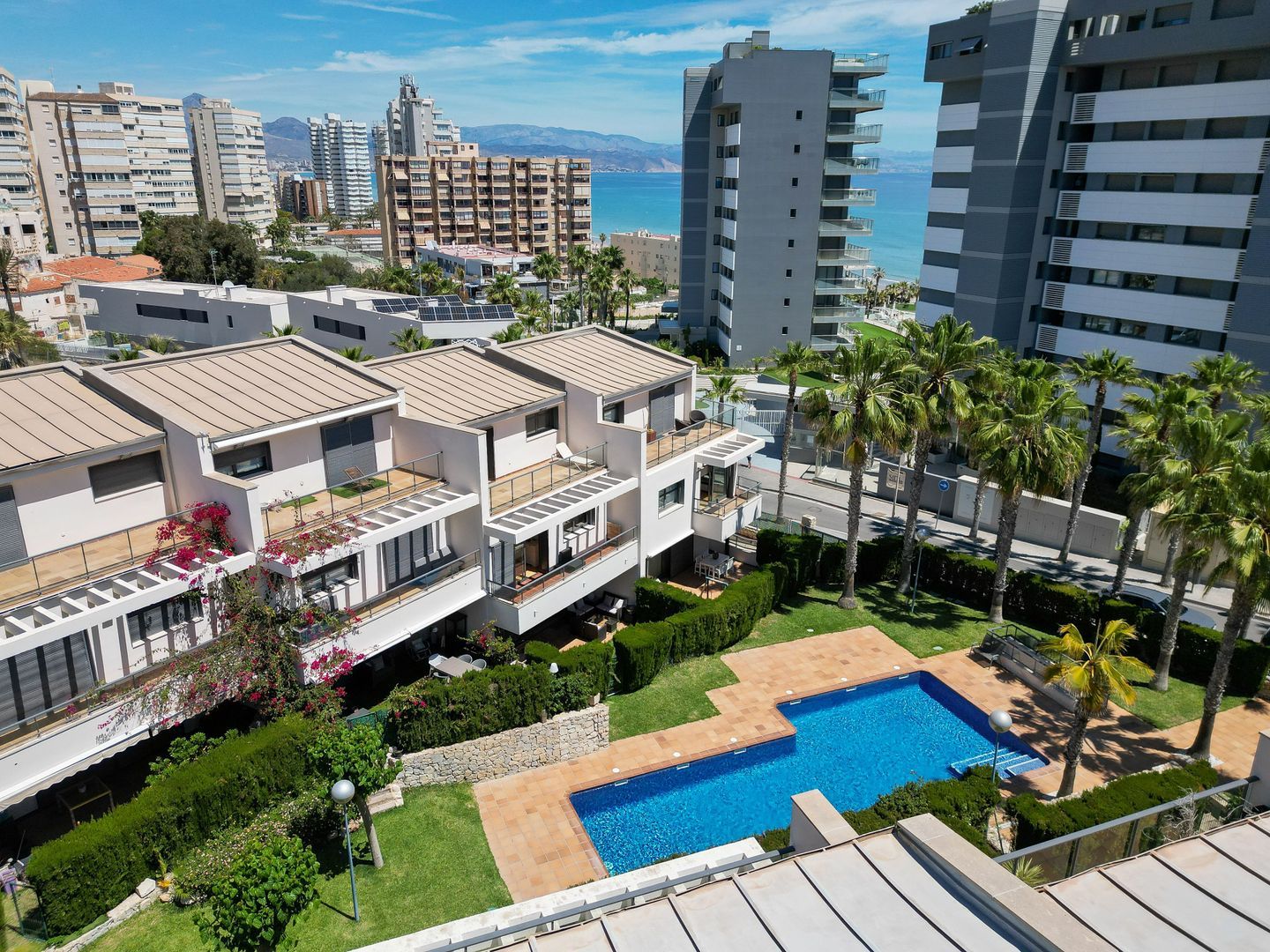 Exclusive and luxurious bungalow with elevator in El Faro 61, Alicante foto-3