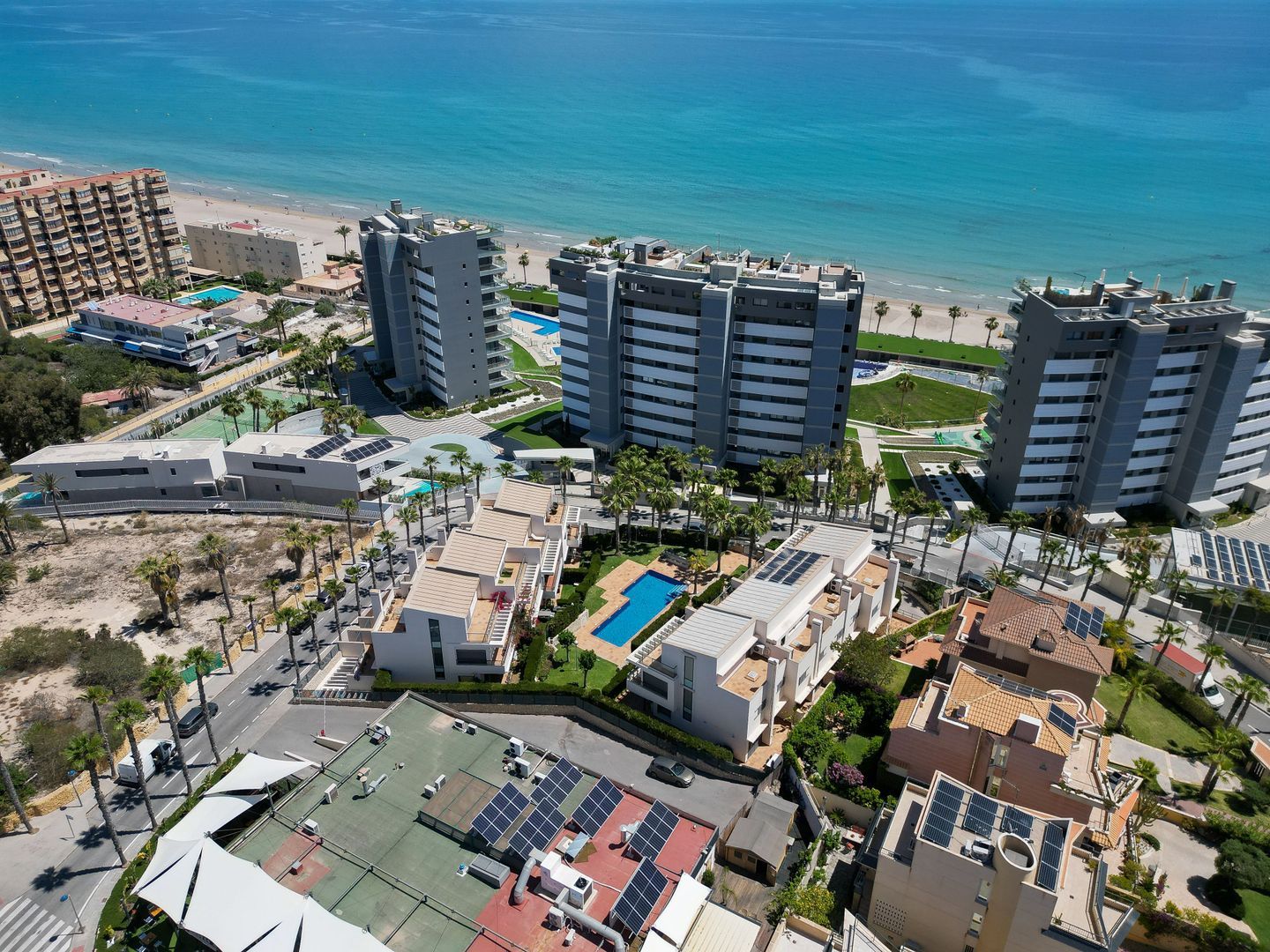 Exclusive and luxurious bungalow with elevator in El Faro 61, Alicante foto-1