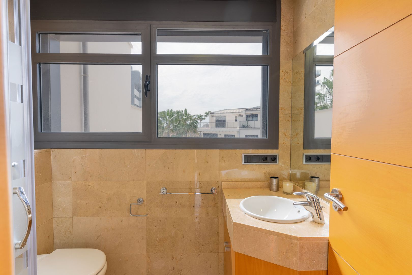 Exclusive and luxurious bungalow with elevator in El Faro 61, Alicante foto-12