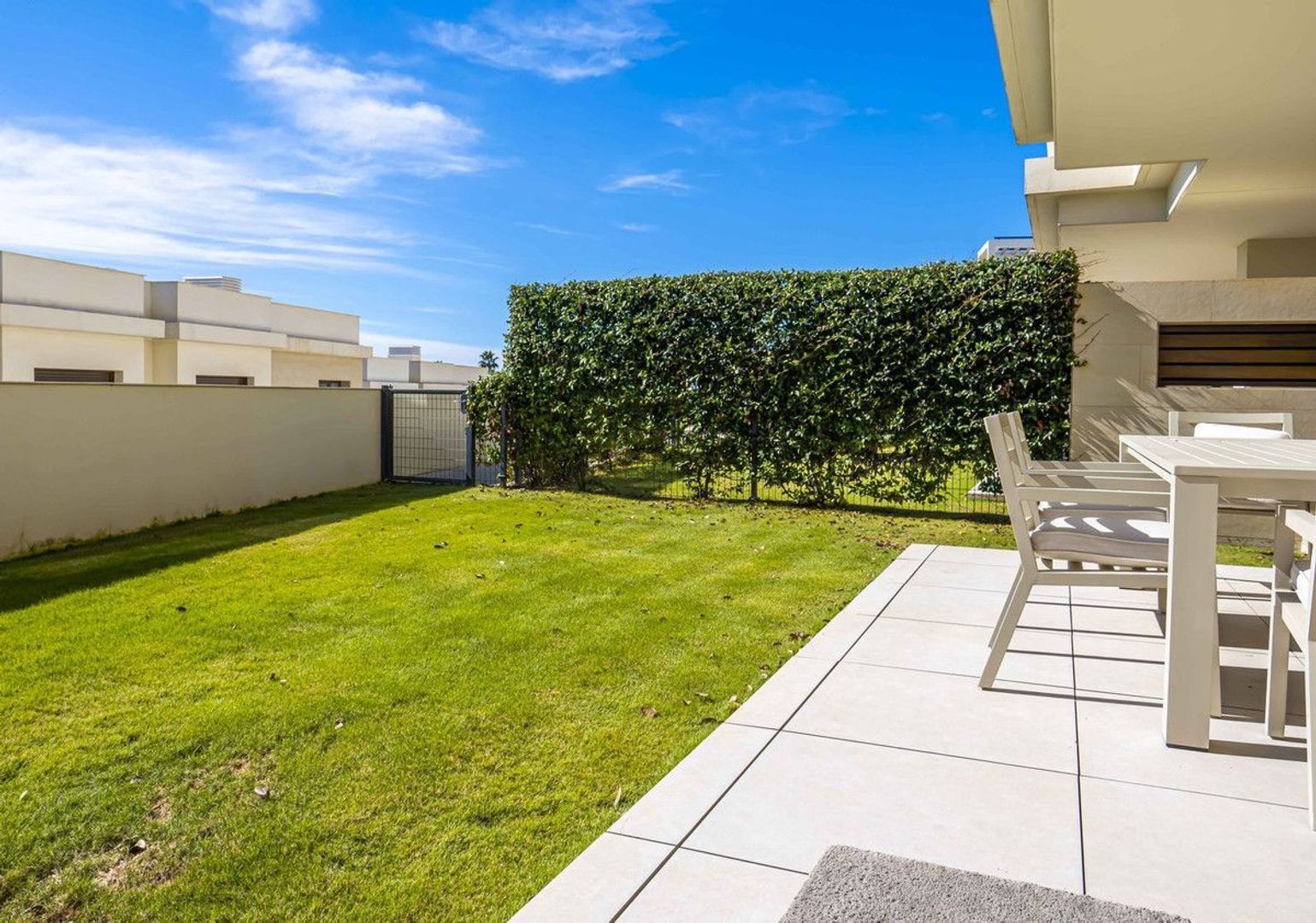 Apartment with large terras and private garden, Estepona foto-7