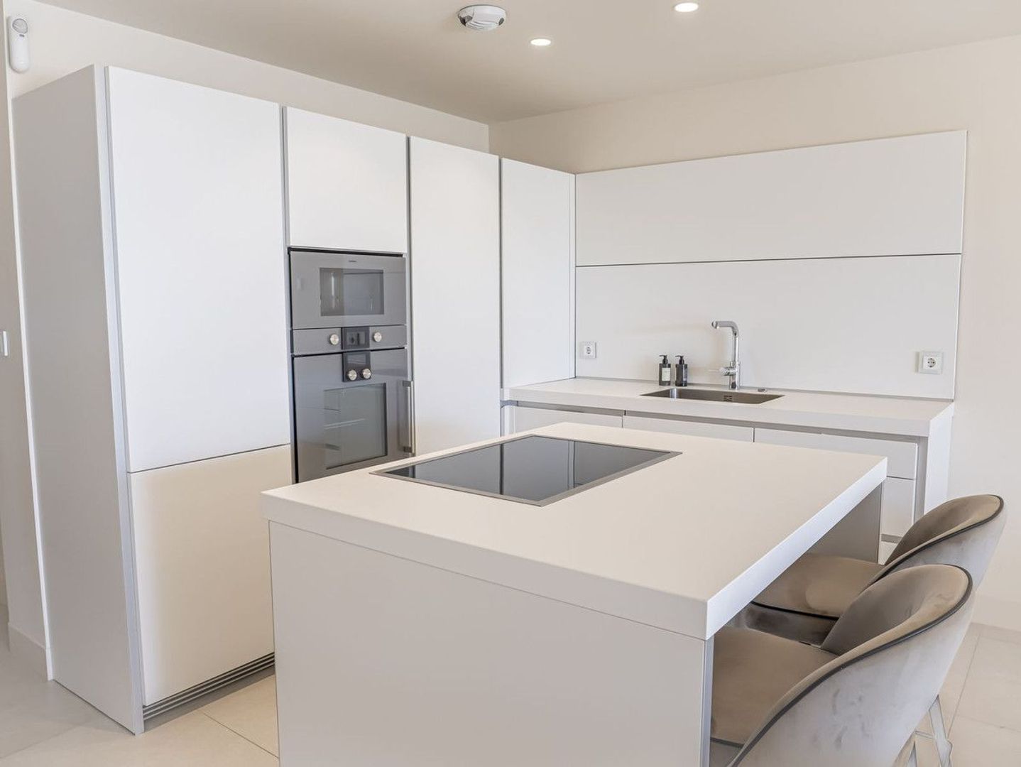 Apartment with large terras and private garden, Estepona foto-11