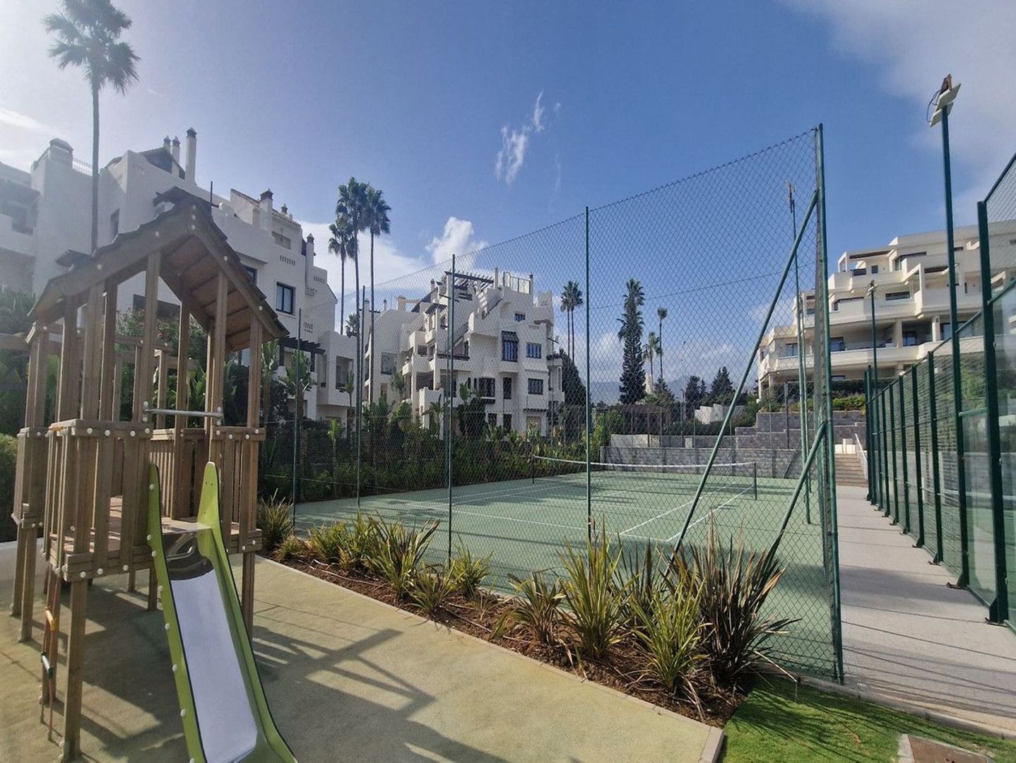 Apartment with large terras and private garden, Estepona foto-25