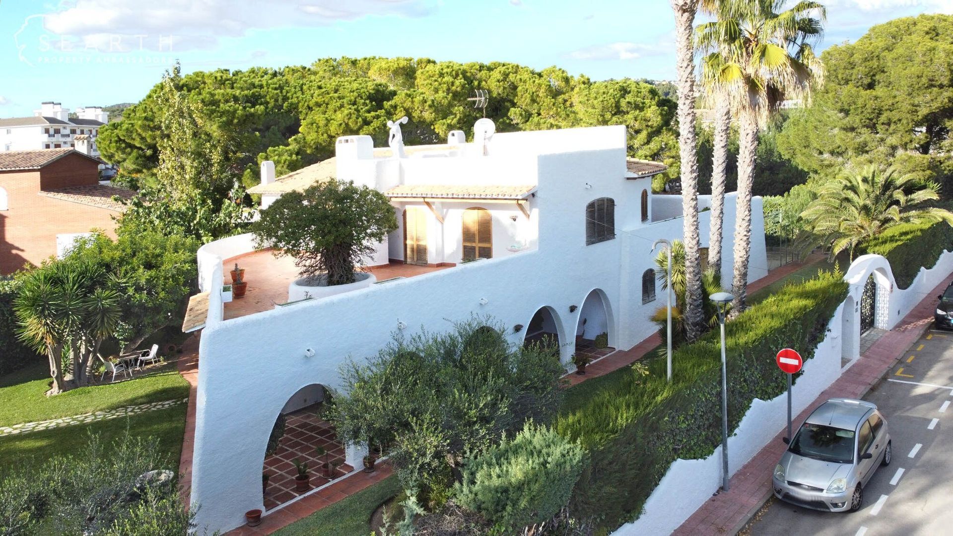 Beautiful villa, 190m from the beach, Barcelona South foto-0
