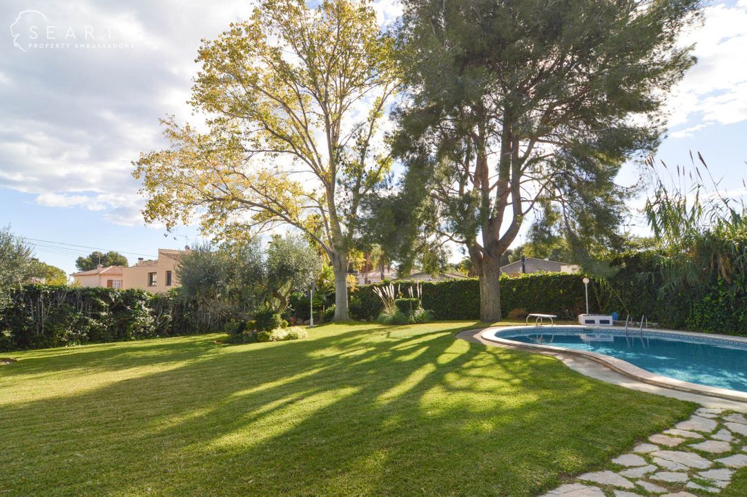 Beautiful villa, 190m from the beach, Barcelona South foto-3