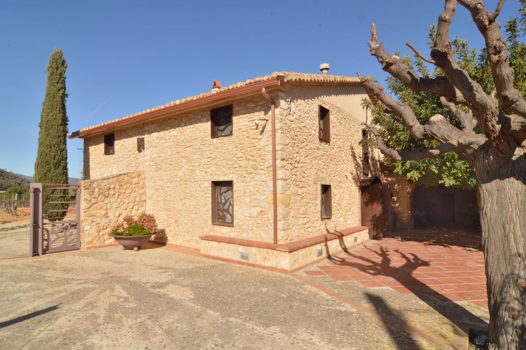 Characterful renovated Catalan masia, Barcelona (the winelands) foto-2