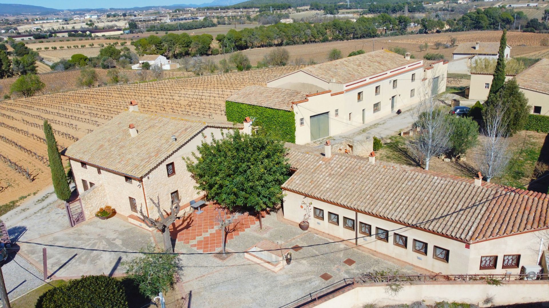 Characterful renovated Catalan masia, Barcelona (the winelands) foto-9