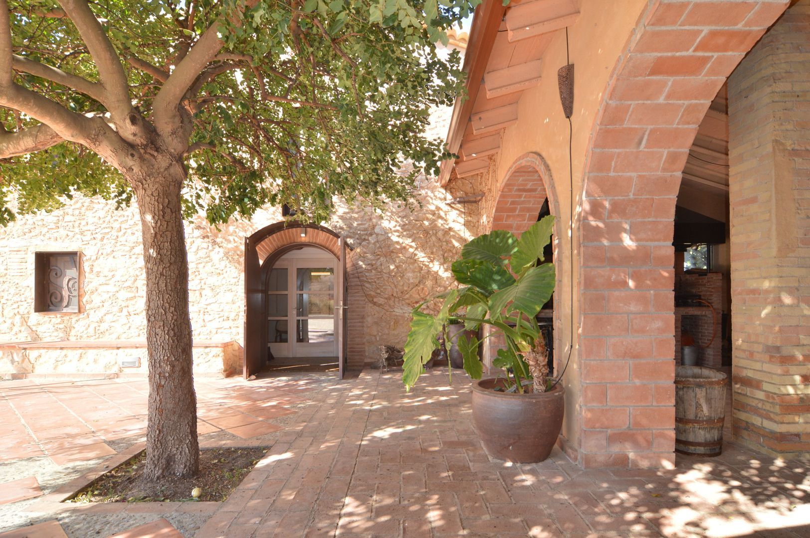 Characterful renovated Catalan masia, Barcelona (the winelands) foto-15
