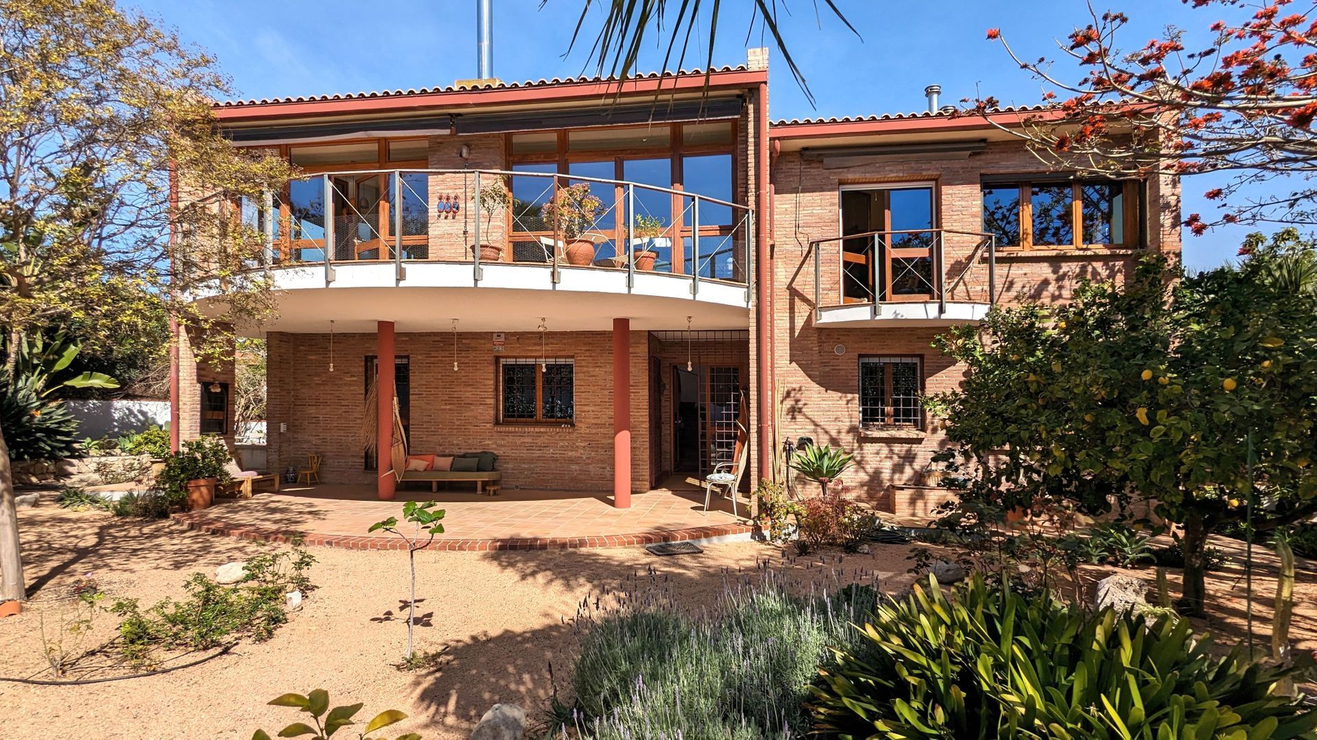 Captivating elegance, Vilanova i la Geltru (Barcelona South) foto-1