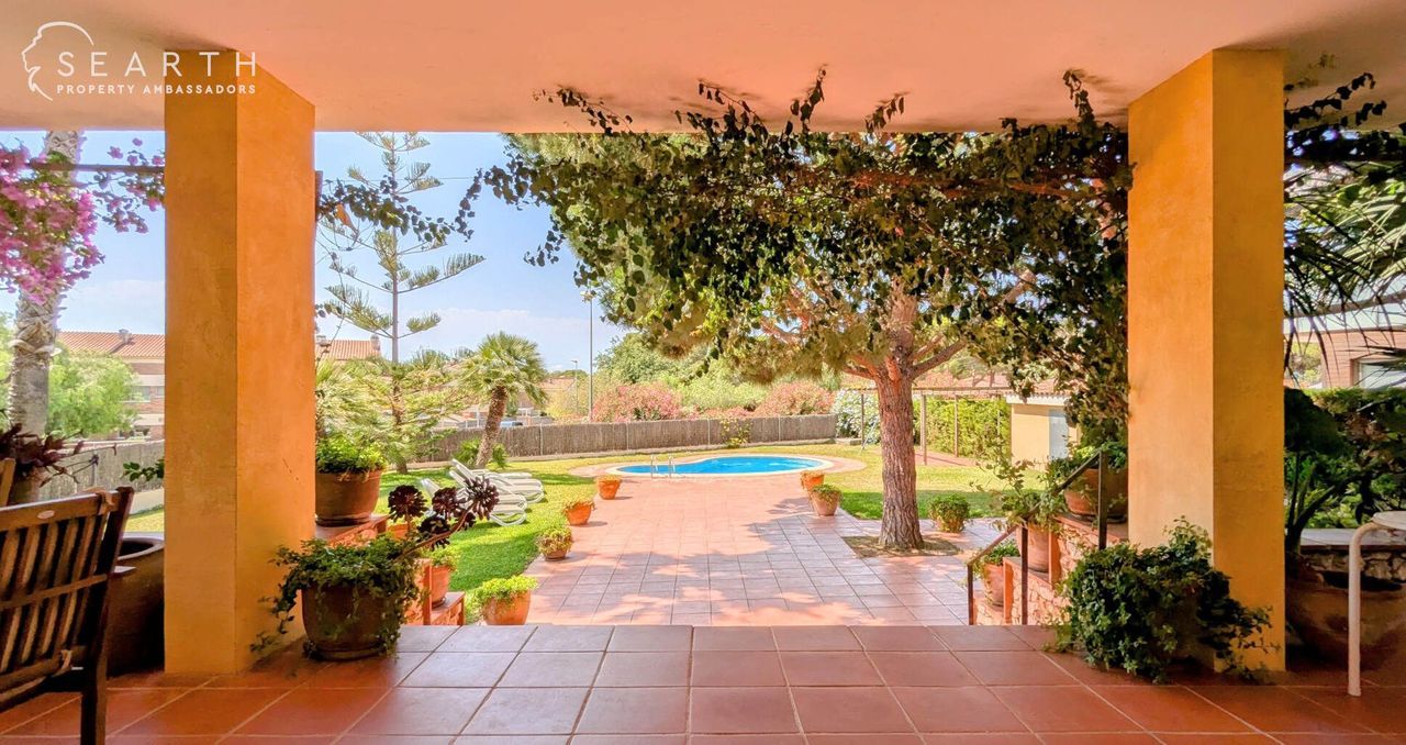 Beautiful villa by the beach, Calafell foto-2