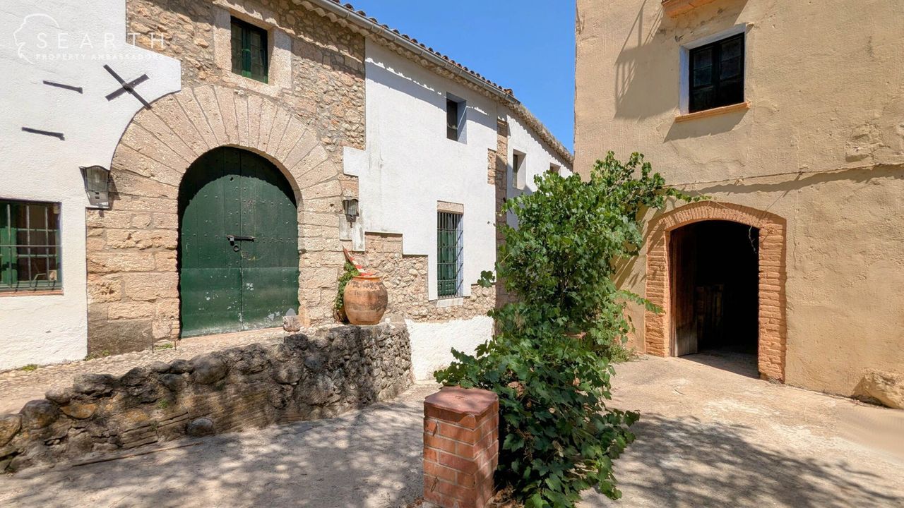 Nestled in the Catalan winelands, Alt Penedès foto-2