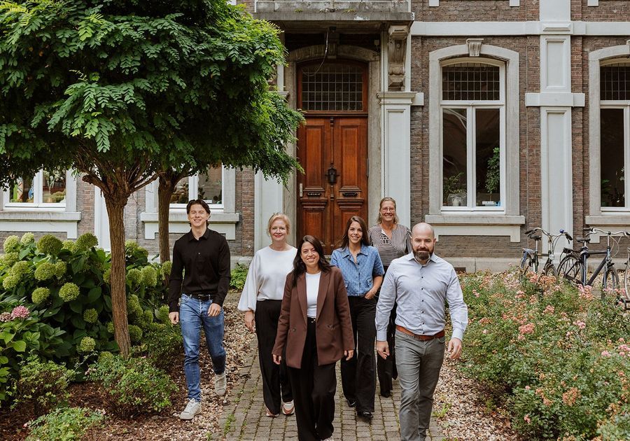 content services_selling 900x630