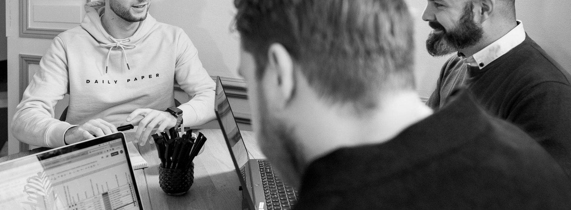 visuals contact visual-lg